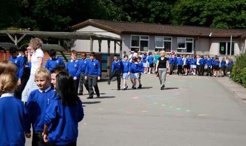 Whole_School_Photo (5)